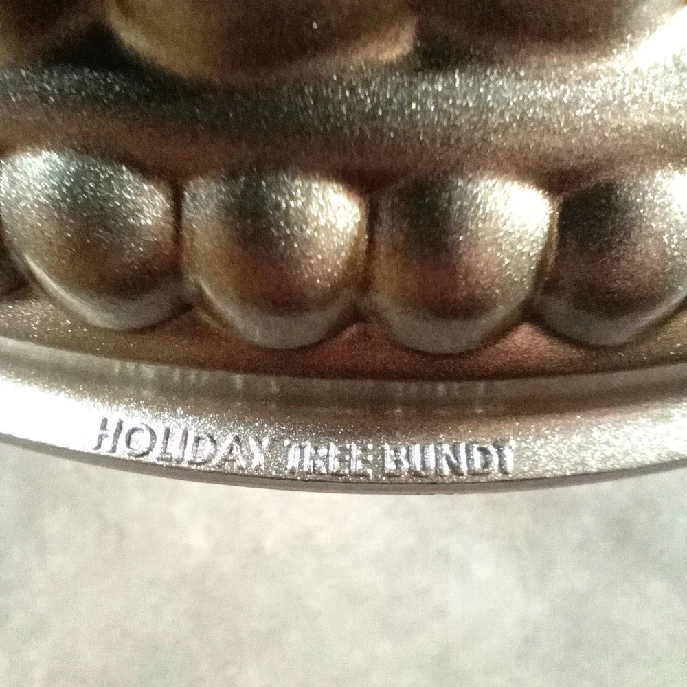 Nordic Ware‎ Cast Aluminum Pine Forest Holiday Tree Bundt Cake Pan 9 Cups